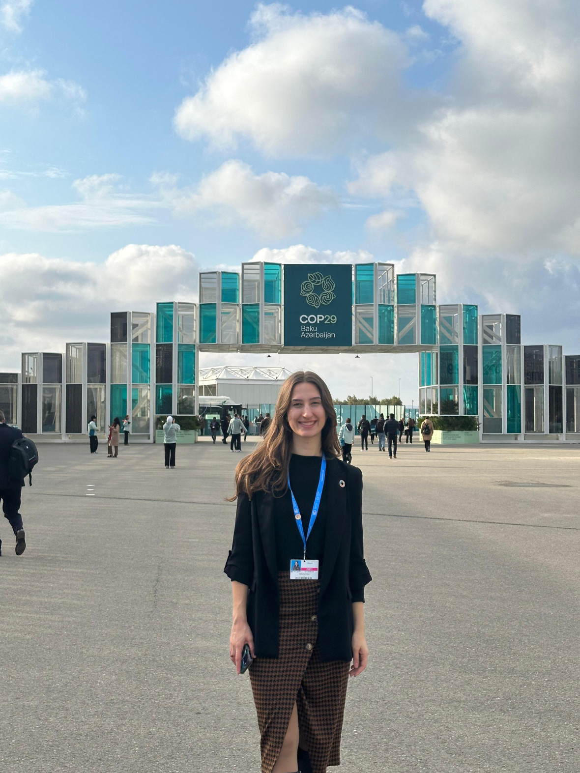 Deborah Lika nahm an der 29. Klimakonferenz der Vereinten Nationen teil, die vom 11. bis 22. November 2024 in Baku, Aserbaidschan, stattfand.